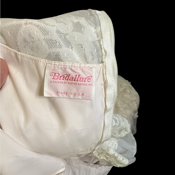 Vintage 1970s Lace Wedding Dress | Boho Cottagecore Bridal Gown with Train & Pin - Picture 13 of 14